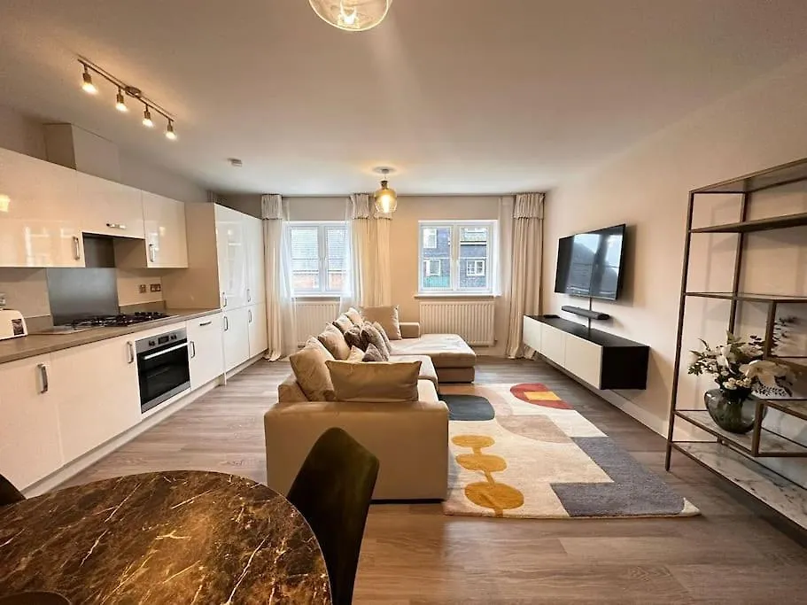 Hoemli Close2City Apartment Faygate Reino Unido